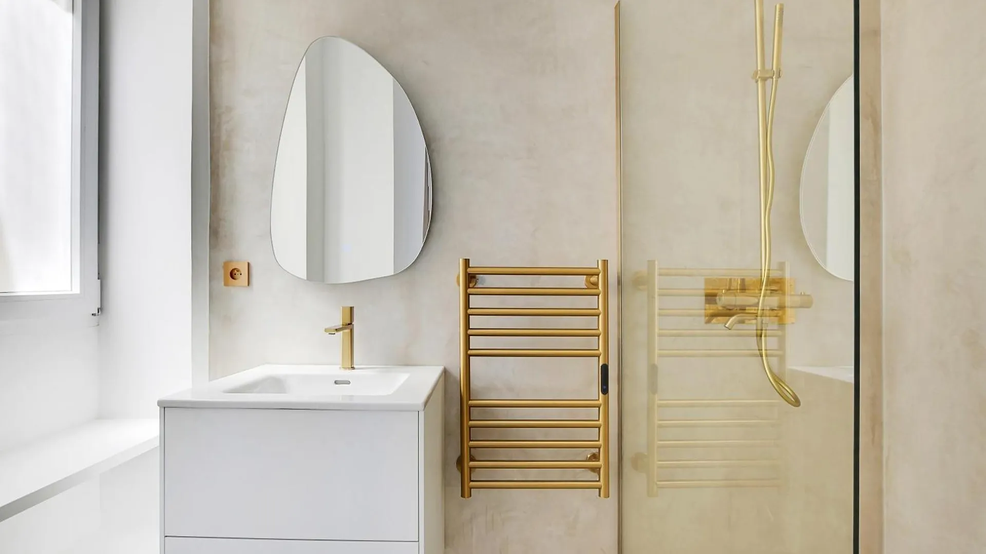 Pick A Flat's In Montmartre - Rue Petrelle * Paris